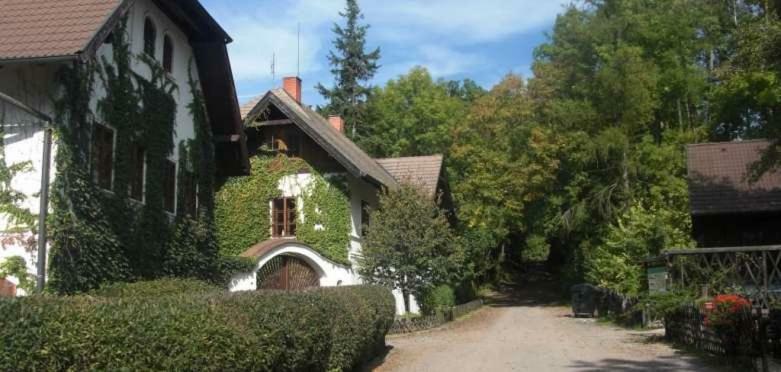 Hotel Bucicky Mlyn à Rozdalovice Extérieur photo