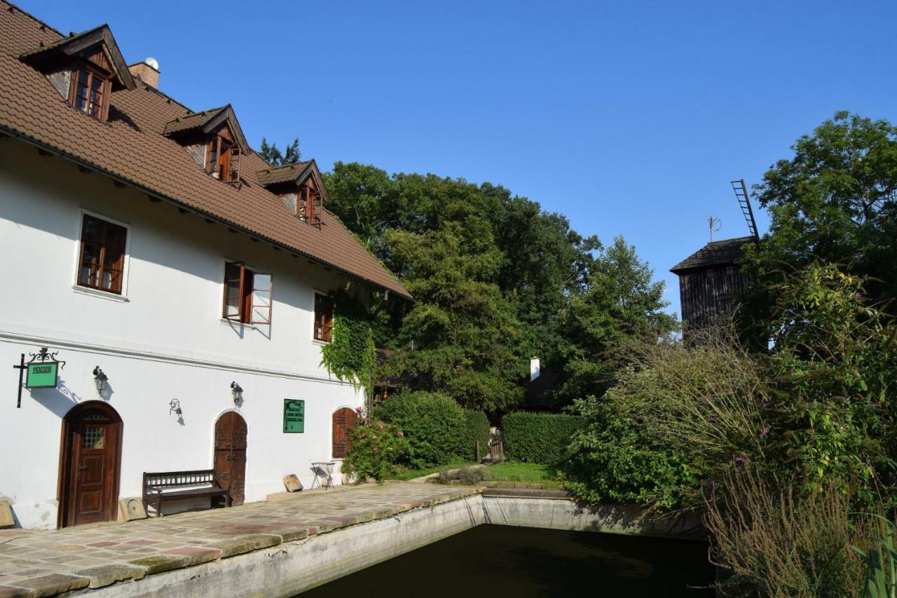 Hotel Bucicky Mlyn à Rozdalovice Extérieur photo